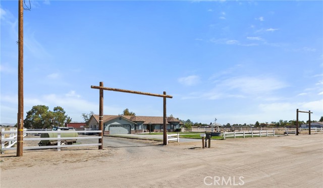 Detail Gallery Image 2 of 47 For 8727 W Avenue E12, Lancaster,  CA 93536 - 3 Beds | 3 Baths