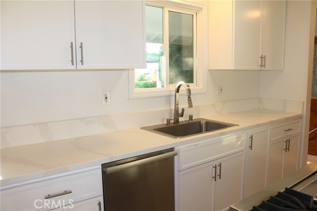 Detail Gallery Image 12 of 19 For 6454 Baird, Reseda,  CA 91335 - 4 Beds | 2/1 Baths