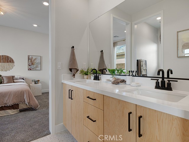 Detail Gallery Image 16 of 37 For 28904 Saddle Cir, Castaic,  CA 91384 - 3 Beds | 3 Baths