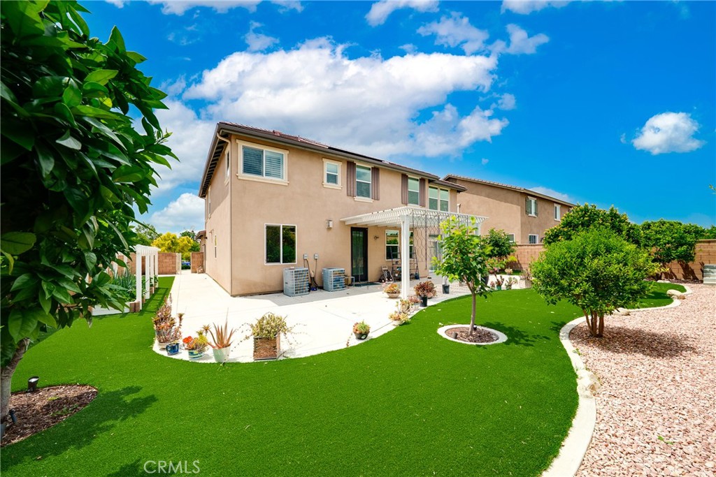 https://media.crmls.org/medias/5152345c-d7ba-4d13-a24d-427197b721a8.jpg?preset=X-Large
