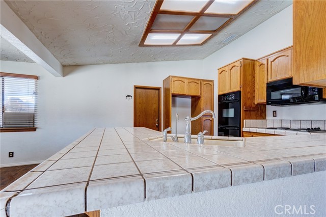 Detail Gallery Image 12 of 43 For 14076 Wawona Rd, Apple Valley,  CA 92307 - 3 Beds | 2 Baths