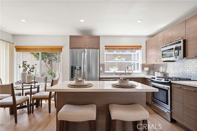 10 Windrow, Irvine CA: https://media.crmls.org/medias/515435a6-849d-45d9-a088-e6999dafcd0a.jpg