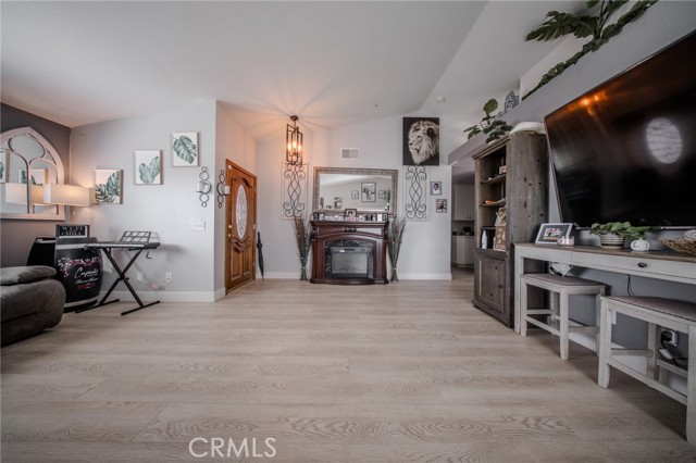 Detail Gallery Image 7 of 41 For 2786 Plaza Serena, Rialto,  CA 92377 - 3 Beds | 2 Baths