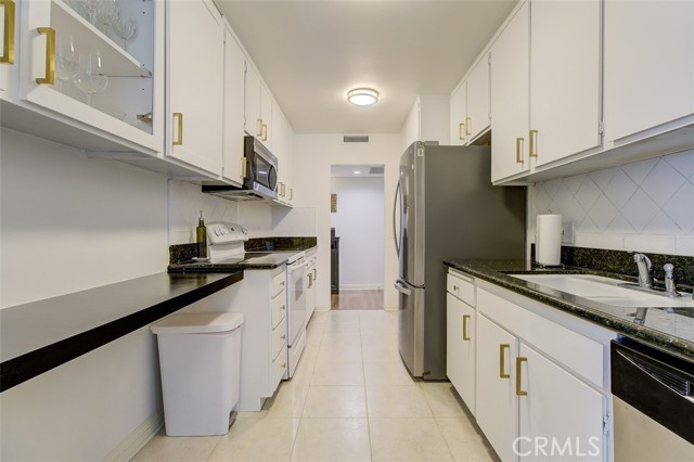 Detail Gallery Image 11 of 33 For 5454 Zelzah Ave #315,  Encino,  CA 91316 - 2 Beds | 2 Baths