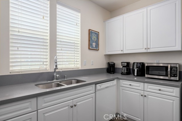 Detail Gallery Image 12 of 54 For 5882 Ginger Dr, Corona,  CA 92880 - 3 Beds | 2/1 Baths