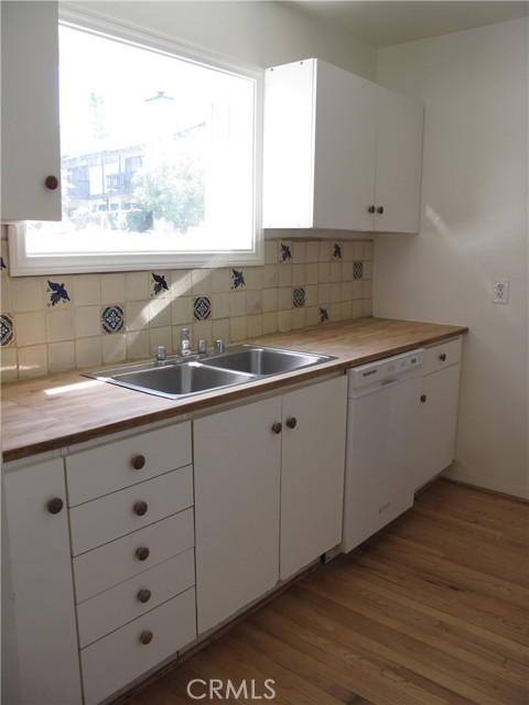 11636 Valley Spring Lane, Studio City CA: https://media.crmls.org/medias/51566884-0f3a-48aa-b88c-f25ab8ad3d06.jpg