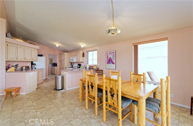 Detail Gallery Image 15 of 31 For 4831 Hidden Beaches Dr, Blythe,  CA 92225 - 3 Beds | 3 Baths