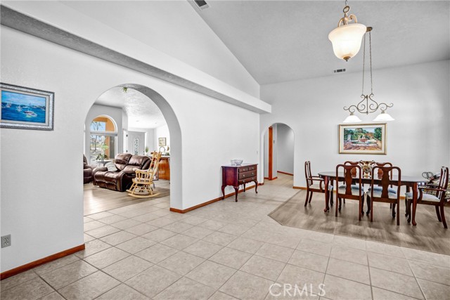 Detail Gallery Image 6 of 48 For 15813 Willow St, Hesperia,  CA 92345 - 4 Beds | 2/1 Baths