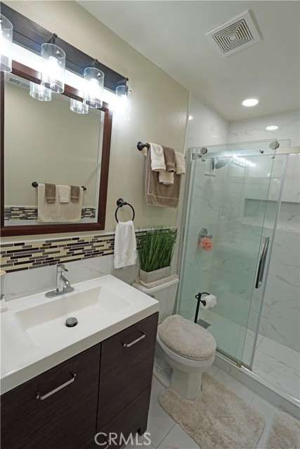 328 Manzanita Court, Ontario CA: https://media.crmls.org/medias/515769ec-1b1a-4de9-9465-c1dcab157c7b.jpg