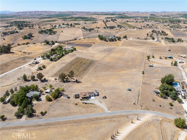 1875 Rancho Lomas Way, San Miguel CA: https://media.crmls.org/medias/5158610a-0a4c-45ce-9392-a9662afb0377.jpg
