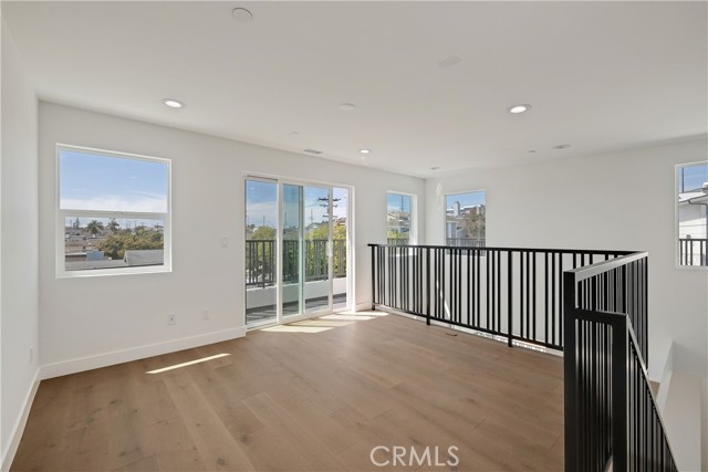 2100 Carnegie Lane, Redondo Beach CA: https://media.crmls.org/medias/515882cc-096b-42f3-8db1-83f6f35ed556.jpg