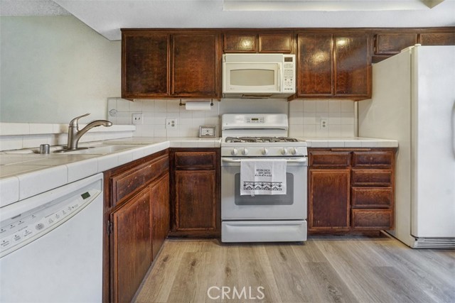 2220 E Chapman Avenue, Fullerton CA: https://media.crmls.org/medias/5159ade8-1e82-4410-98d7-4adbc774f3f2.jpg