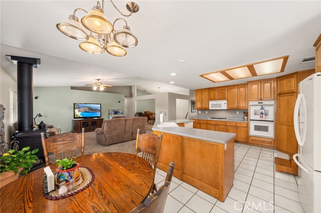 Detail Gallery Image 14 of 65 For 9975 Mesquite, Oak Hills,  CA 92344 - 3 Beds | 2 Baths