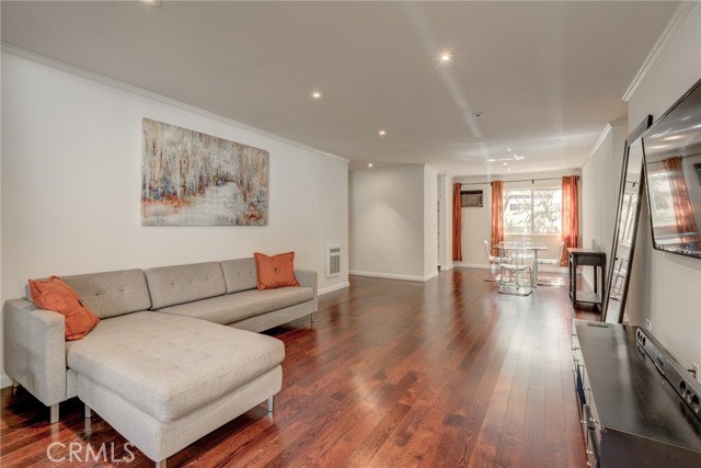 Detail Gallery Image 11 of 44 For 8400 De Longpre Ave #205,  West Hollywood,  CA 90069 - 2 Beds | 2 Baths