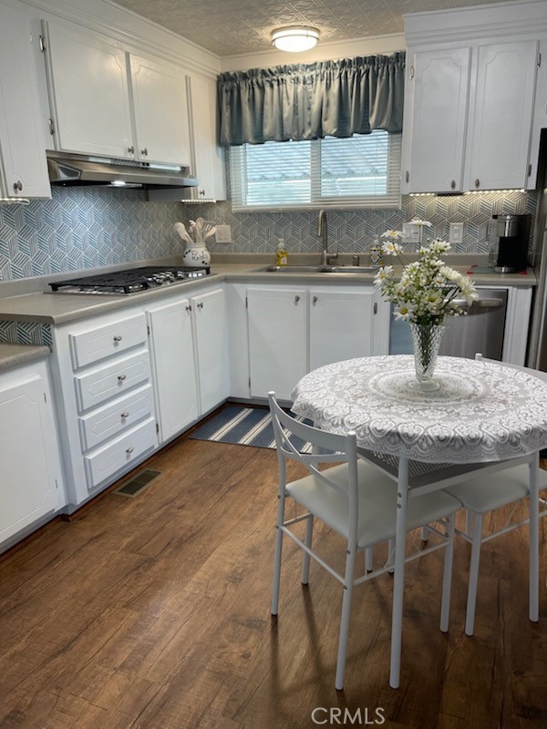 Detail Gallery Image 8 of 29 For 26076 Butterfly Palm Dr, Homeland,  CA 92548 - 2 Beds | 2 Baths