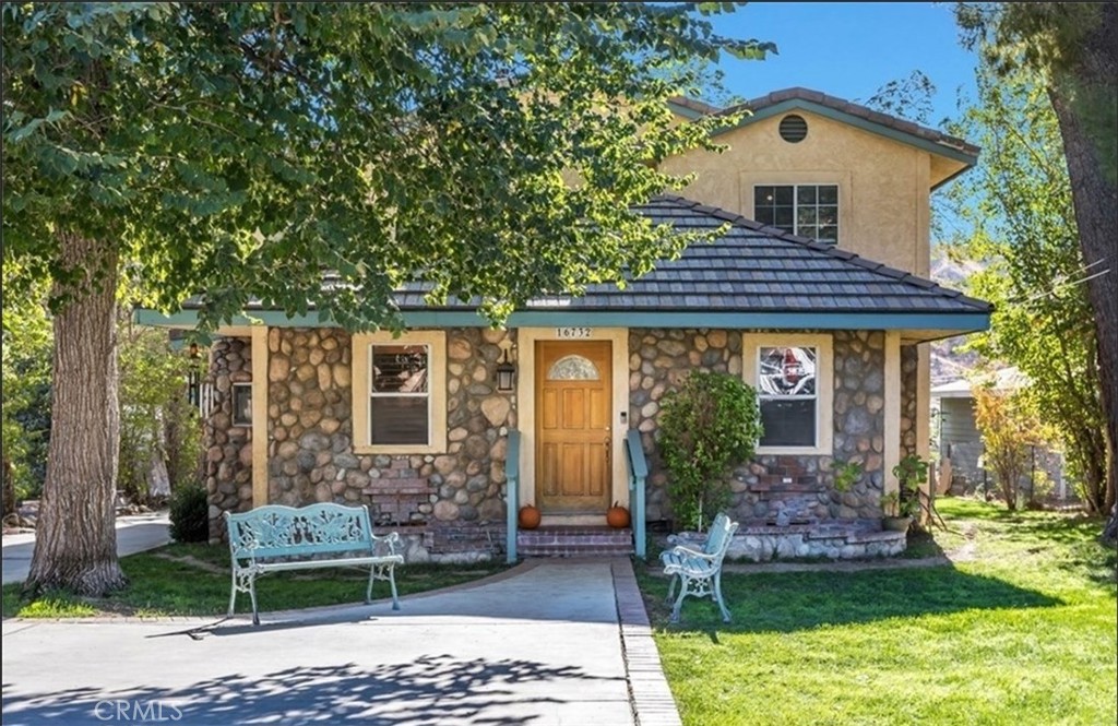 16732 Gazeley St, Canyon Country, CA 91351