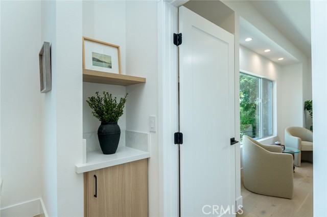 Detail Gallery Image 26 of 71 For 2023 Kenilworth Ave, Los Angeles,  CA 90039 - 3 Beds | 2 Baths