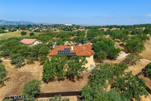 1150 Grassy Hollow Way, Paso Robles CA: https://media.crmls.org/medias/515f29c6-d02b-4903-bc61-0d01b15b62b0.jpg