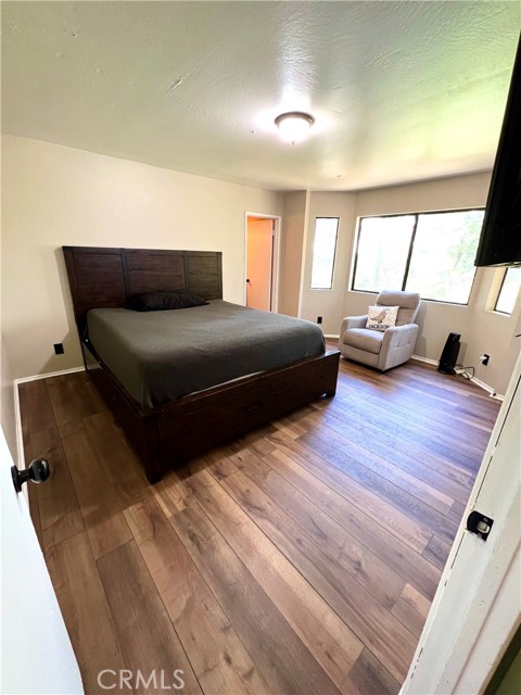 24792 Bernard Drive, Crestline CA: https://media.crmls.org/medias/51605772-b03c-46df-96f6-c420dc148140.jpg