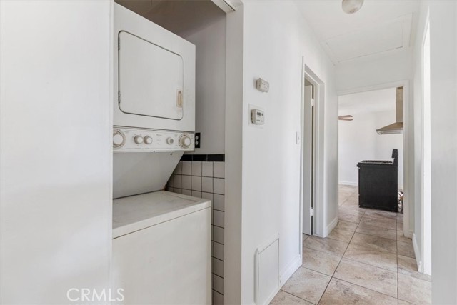 18713 Vanowen Street, Reseda CA: https://media.crmls.org/medias/51607c64-e8f4-4a31-8345-8185afe0b3b4.jpg