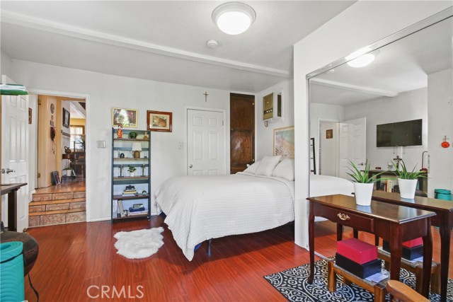 1419 S Redondo Boulevard, Los Angeles CA: https://media.crmls.org/medias/5160b44b-d112-457c-ae54-f5e9daa749ee.jpg