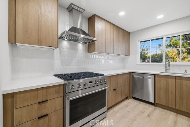 Detail Gallery Image 9 of 33 For 10557 Reseda, Northridge,  CA 91326 - 4 Beds | 3 Baths