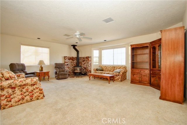 5601 Grand Avenue, Yucca Valley CA: https://media.crmls.org/medias/5160edd0-b66e-4bdb-8723-ce282e654b02.jpg