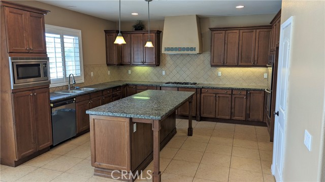 6738 Serrano Avenue, Hesperia CA: https://media.crmls.org/medias/5161e058-3e73-4931-b139-af61397e9b5a.jpg