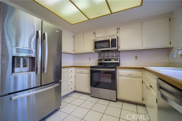 Detail Gallery Image 8 of 20 For 2005 W West Wind, Santa Ana,  CA 92704 - 2 Beds | 2 Baths