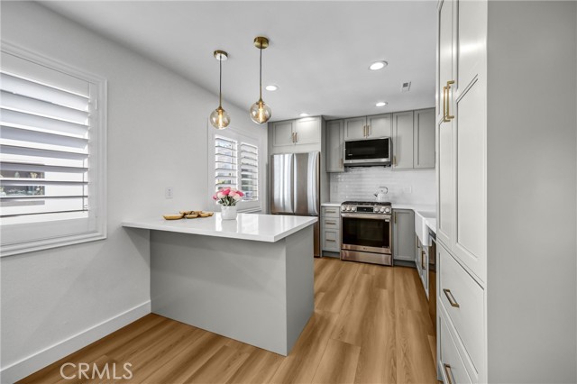 Detail Gallery Image 12 of 36 For 9502 via Salerno, Burbank,  CA 91504 - 2 Beds | 2/1 Baths