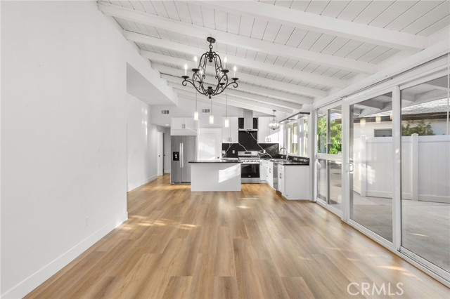 Detail Gallery Image 7 of 31 For 8341 Delco Ave, Winnetka,  CA 91306 - 5 Beds | 4 Baths