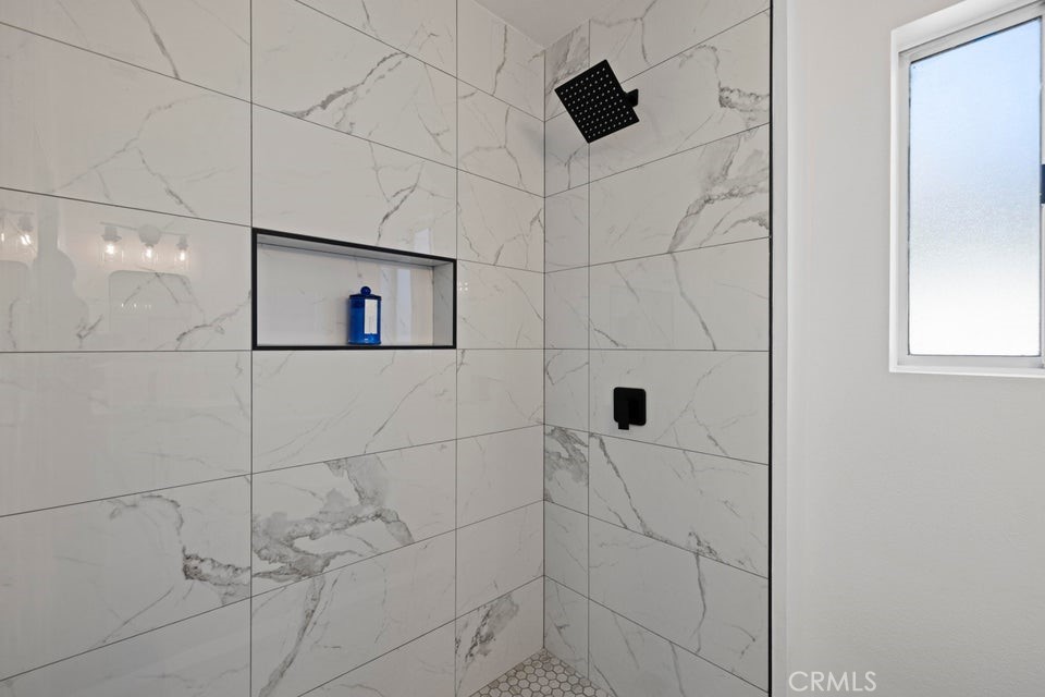 https://media.crmls.org/medias/51635d00-7037-4b2b-aeab-bfe9423f31a0.jpg?preset=X-Large