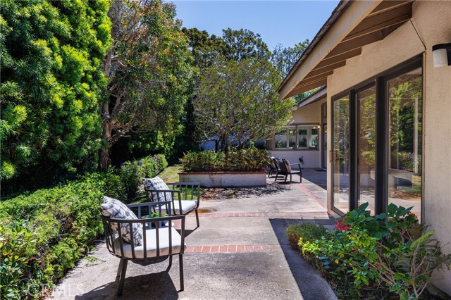 Detail Gallery Image 23 of 35 For 3620 Catamaran Dr, Corona Del Mar,  CA 92625 - 4 Beds | 2/1 Baths