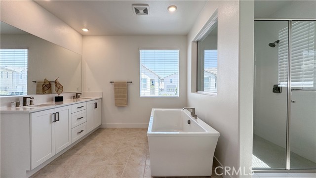 Detail Gallery Image 27 of 35 For 228 Zawn, Irvine,  CA 92618 - 4 Beds | 5/1 Baths