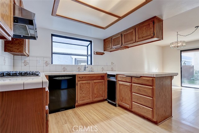 Detail Gallery Image 12 of 22 For 2212 Graham a,  Redondo Beach,  CA 90278 - 3 Beds | 2/1 Baths