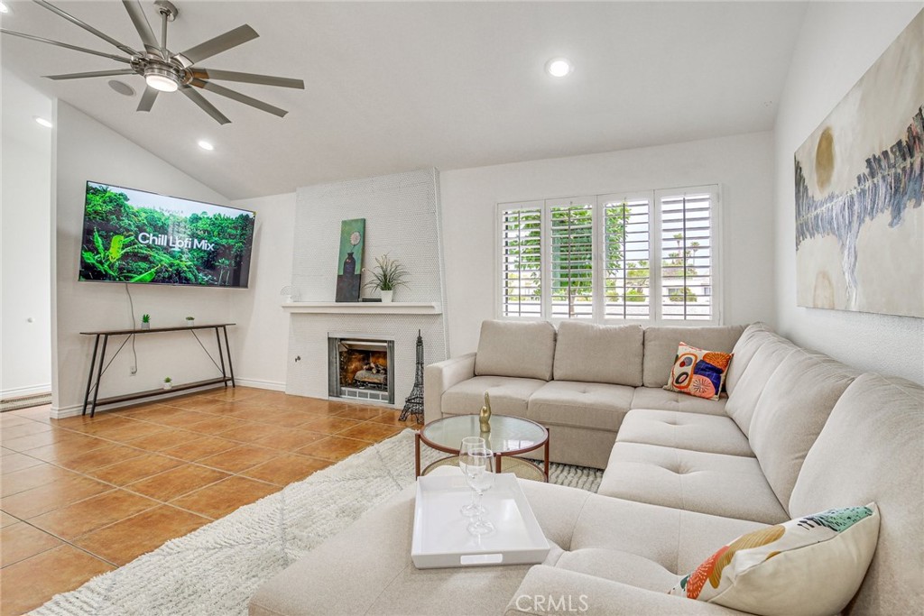 MLS #PW25107475 image #9