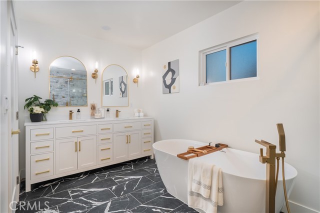 Detail Gallery Image 21 of 38 For 6325 Long St, Los Angeles,  CA 90043 - 3 Beds | 2 Baths