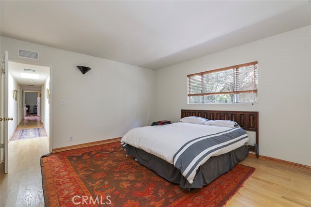 22526 Cass Avenue, Woodland Hills CA: https://media.crmls.org/medias/5167371e-5e24-4fad-982e-ddd722a72262.jpg