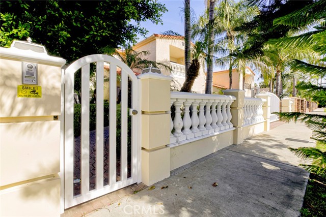 Detail Gallery Image 3 of 59 For 15121 Marlin Pl, Van Nuys,  CA 91405 - 4 Beds | 3 Baths