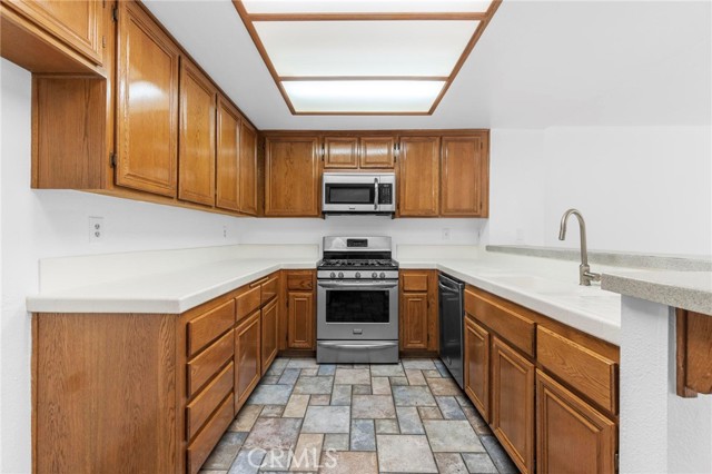 Detail Gallery Image 4 of 33 For 1548 Vallecito, Pomona,  CA 91768 - 3 Beds | 3 Baths