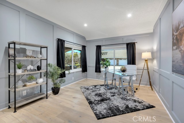 Detail Gallery Image 27 of 30 For 5952 Woodland View Dr, Woodland Hills,  CA 91367 - 5 Beds | 4 Baths