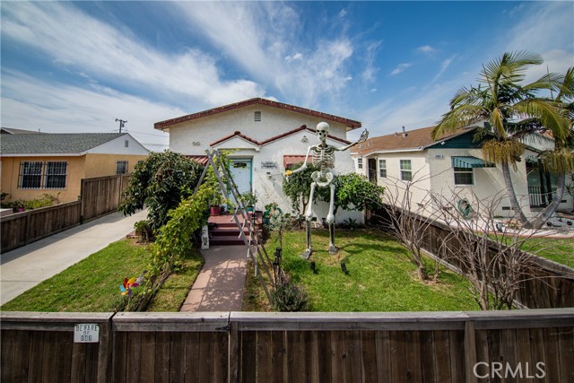 2471 Hayes Avenue, Long Beach, California 90810, 2 Bedrooms Bedrooms, ,1 BathroomBathrooms,Single Family Residence,For Sale,Hayes,SR24058906