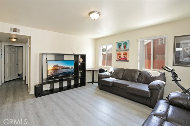 Detail Gallery Image 4 of 53 For 8718 Menlo Ave, Los Angeles,  CA 90044 - – Beds | – Baths