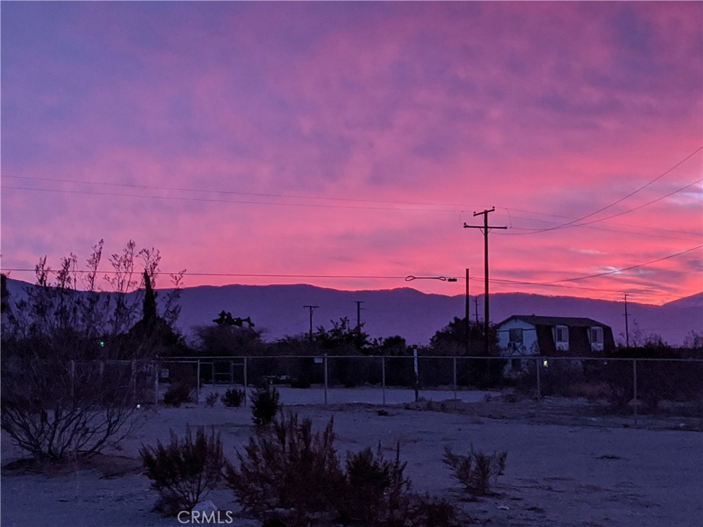 https://media.crmls.org/medias/51696b25-9305-4507-9d1f-059fb7c59cb1.jpg?preset=X-Large