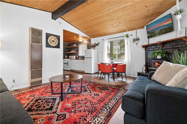 Detail Gallery Image 9 of 22 For 221 Angeles Bld, Big Bear City,  CA 92314 - 2 Beds | 1 Baths