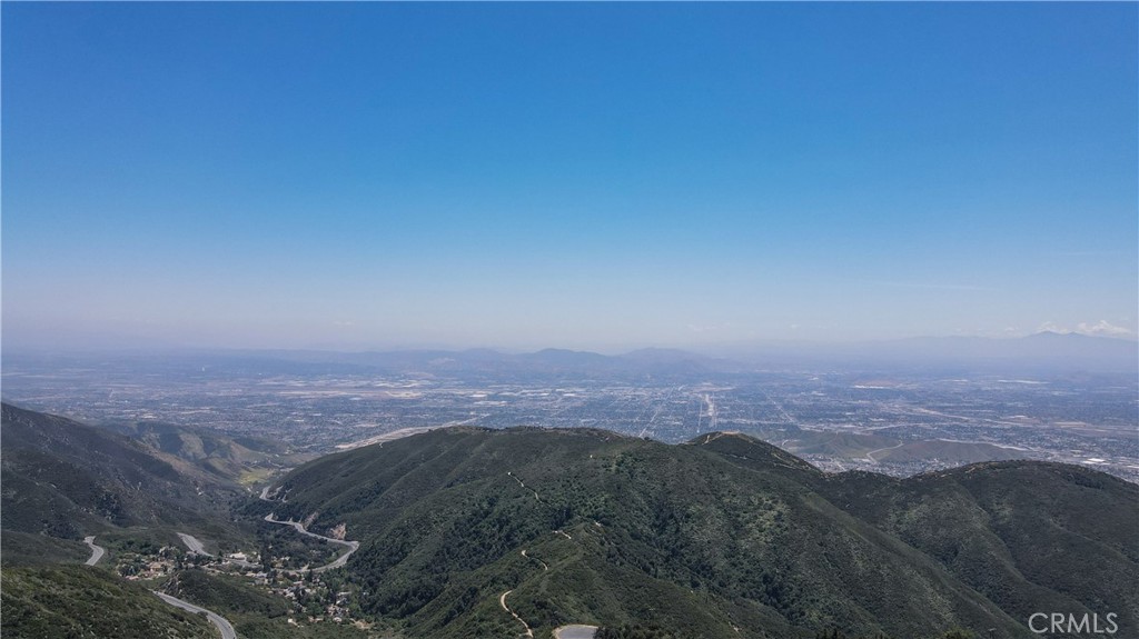 https://media.crmls.org/medias/516a6db7-f271-45f6-abca-cd00a4291b9f.jpg?preset=X-Large