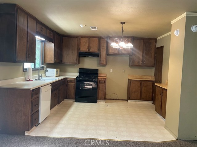 652 Knoll Drive, Crestline CA: https://media.crmls.org/medias/516a760a-9fca-453c-8226-6783d00d9f30.jpg
