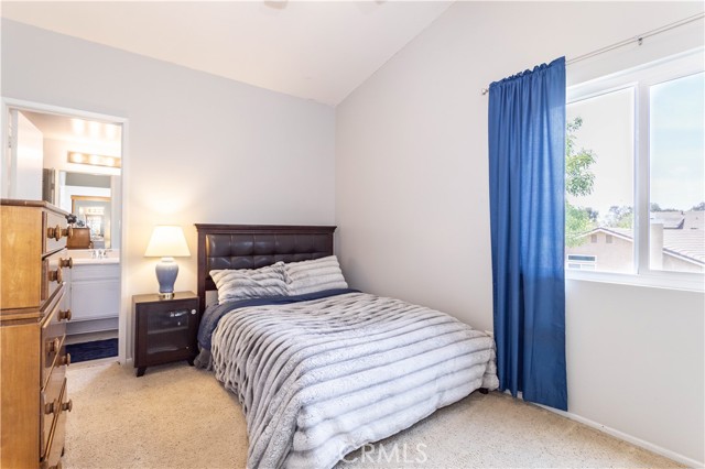 28138 Florence Lane, Canyon Country CA: https://media.crmls.org/medias/516ad038-e5c5-4823-ab16-6f5fa5bd1e6d.jpg