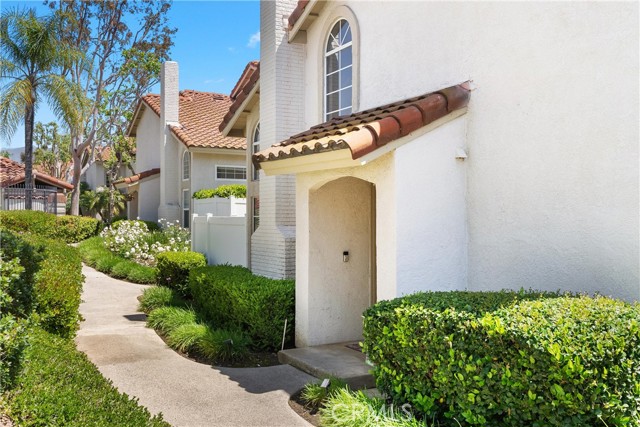 8 Geranium, Rancho Santa Margarita CA: https://media.crmls.org/medias/516b177a-3a26-4923-a8aa-5a356f69e5bc.jpg