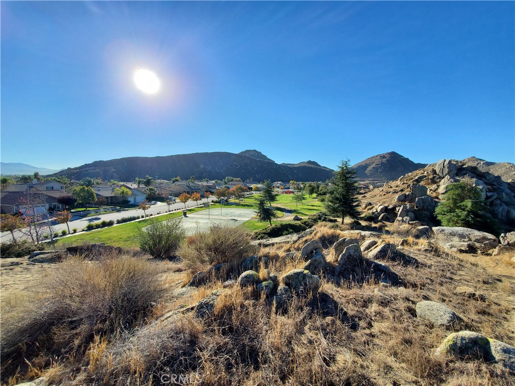 https://media.crmls.org/medias/516c62d5-0137-4655-8da6-0f79a5eabdcb.jpg?preset=X-Large